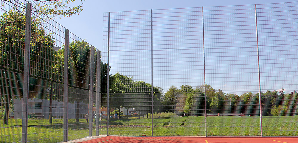 Sport-und-Freizeit-Gittermattenzaun.jpg 